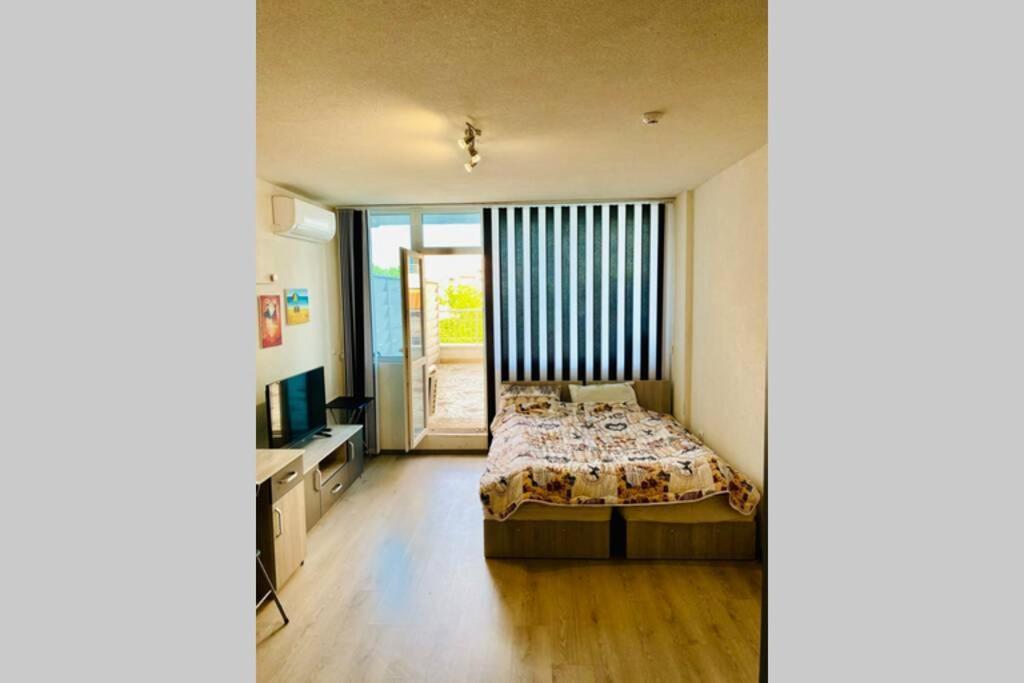 Large Studio In Studentski Grad With Huge Terrace Apartment Sofia Ngoại thất bức ảnh